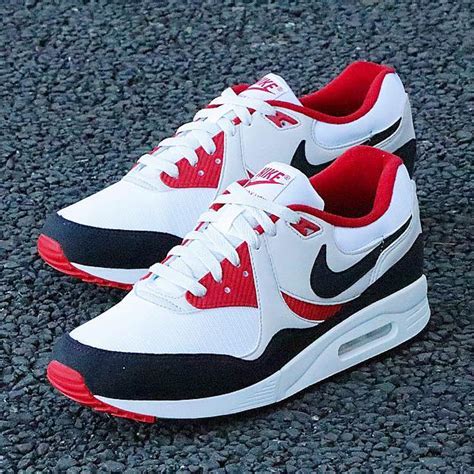 nike air max lightweight sneakers